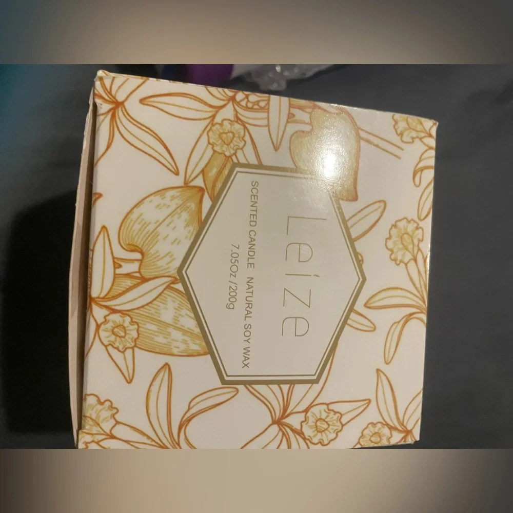 Long lasting vanilla candle in reusable tin new in box